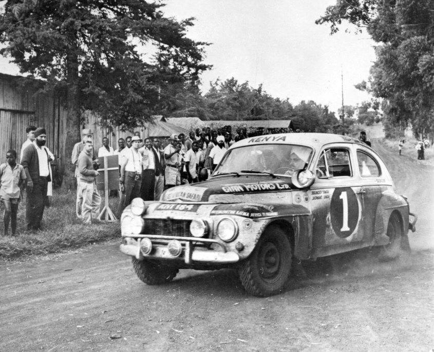 Die Brüder Singh in ihrem Volvo PV544 lassen es bei der East African Safari 1965 fliegen