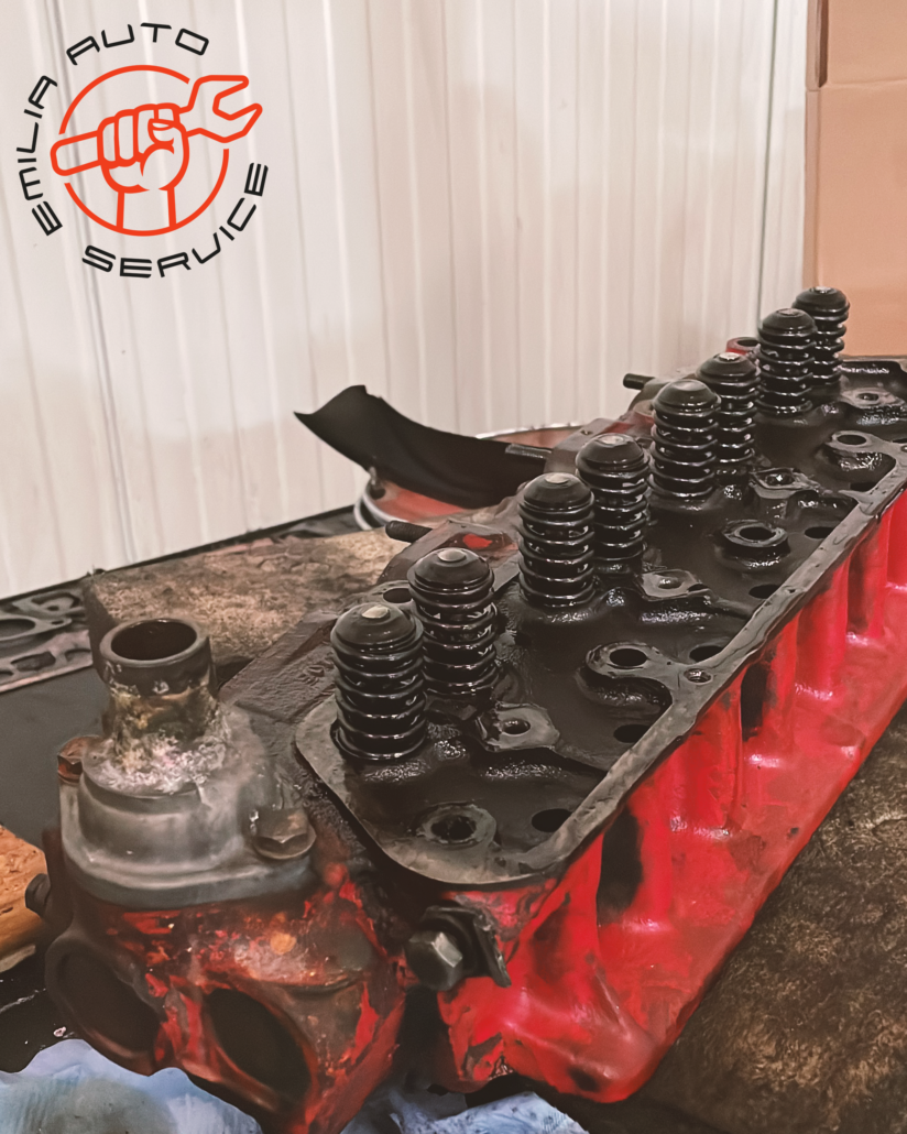 abgebauter Volvo Zylinderkopf B18, fertig zur Reinigung und Überprüfung