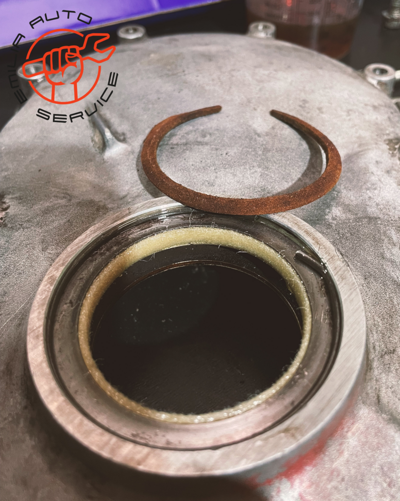 Steuergehäusedeckel, Simmerring, Alt vs. Neu, Volvo B18