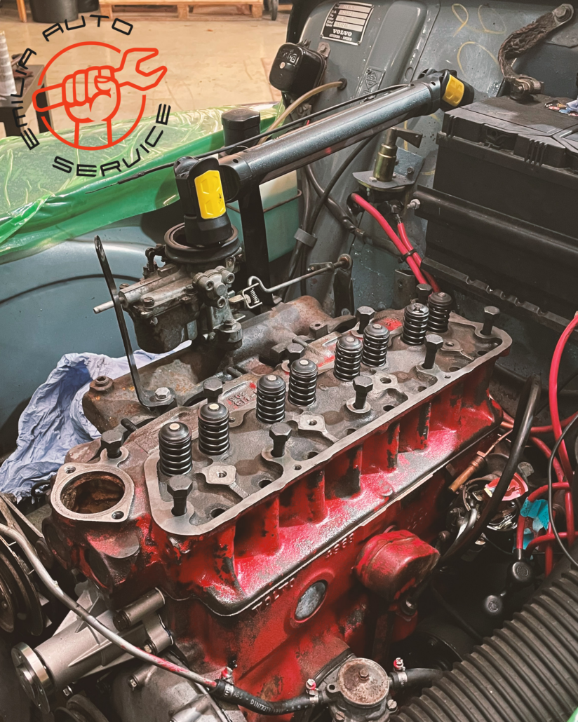 Volvo Motorblock B18, Gereinigter Zylinderkopf, Ventilfedern und Zylinderkopfschrauben, Motorraum PV544, Zusammenbau