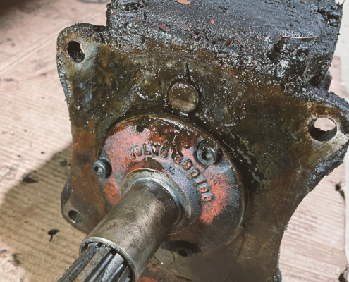 frisch ausgebautes 4-Gang-Getriebe M40, ölig und dreckig