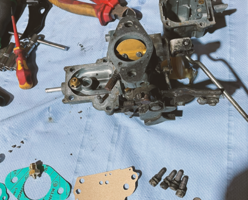 Vergaserüberholung, neue Dichtungen, neue Messingteile, neuer Schwimmer, neue Düsen...