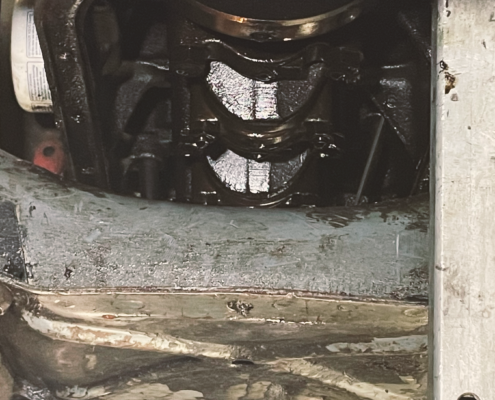 Die Ölwanne vom B18 ist runter und gibt den Blick auf die Kurbelwelle frei